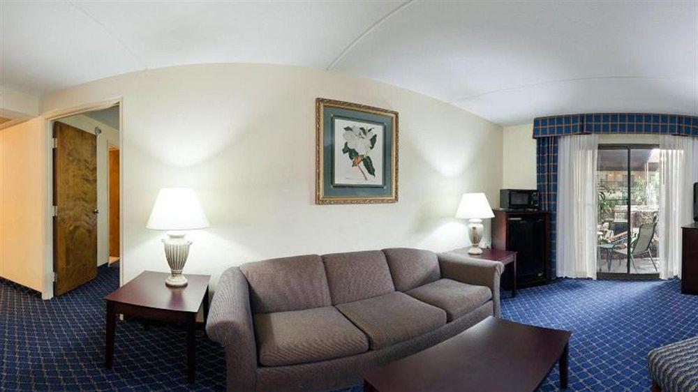 Boxboro Regency Hotel Boxborough Exterior foto
